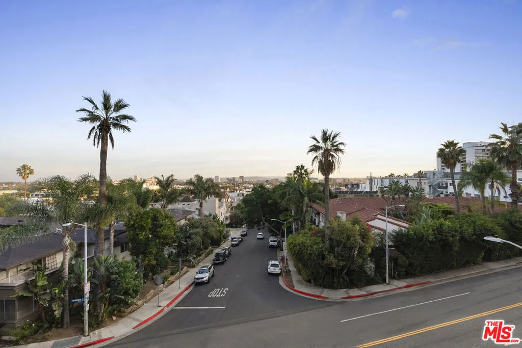 8455 Fountain Avenue 402, West Hollywood, California 90069 home-pic-8